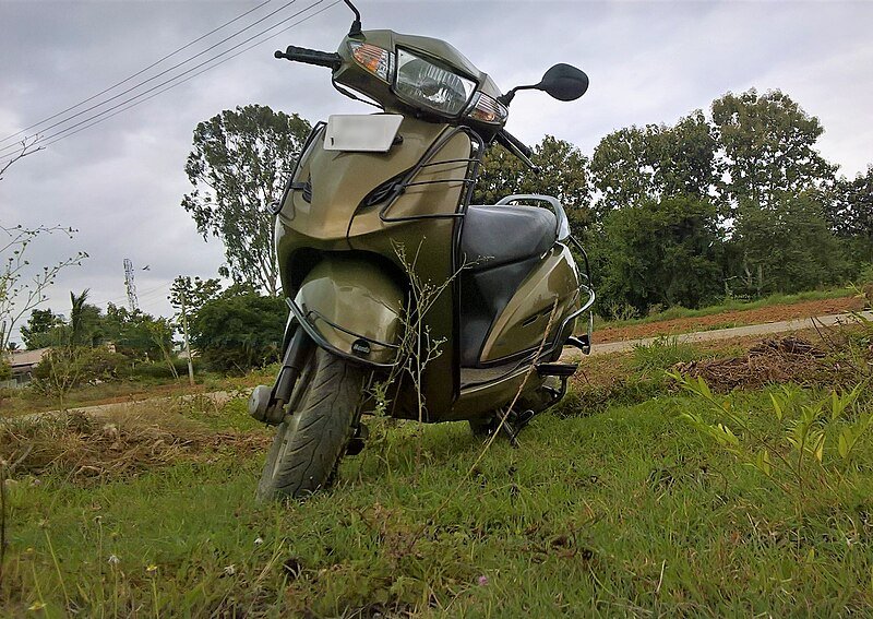 Gold_Metallic_Honda_Activa